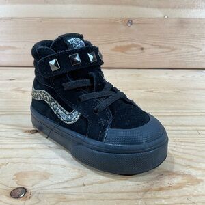 Vans Off The Wall Sk8 Hi-Top Skate Shoes
Toddler/Baby 5
Black Studded Leopard